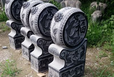 青石抱鼓石门墩