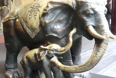 纯铜铸造母子象铜雕塑