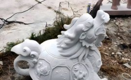 吉祥与财富象征的石雕龙龟