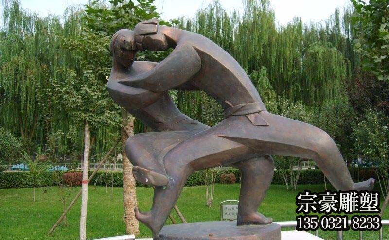 抽象锻铜摔跤人物雕塑 抽象锻铜摔跤人物雕塑