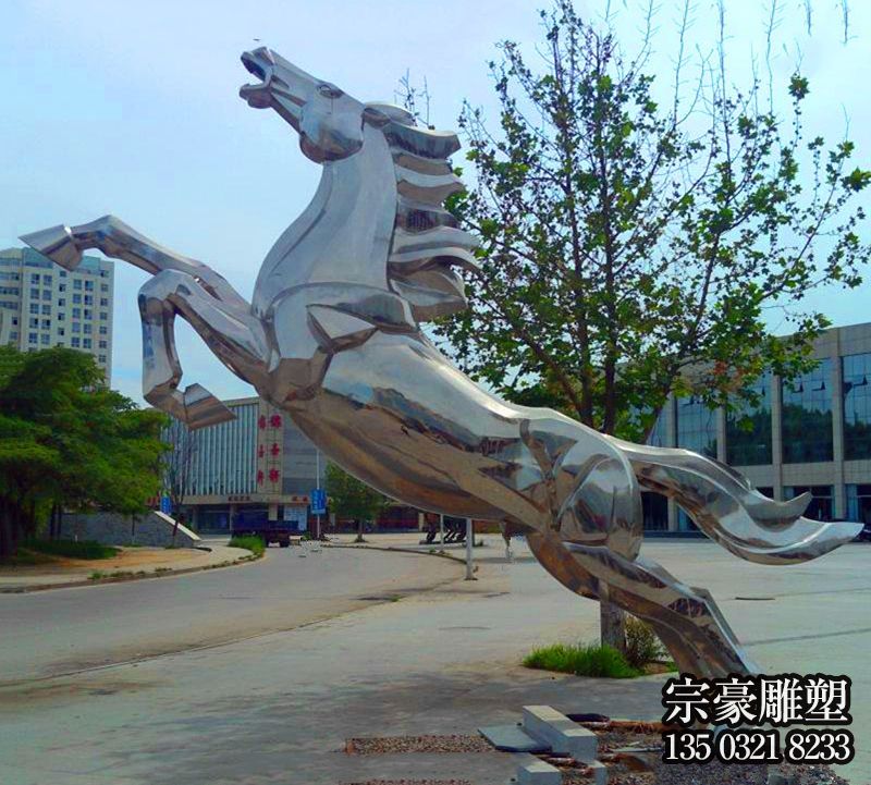 镜面不锈钢立马雕塑