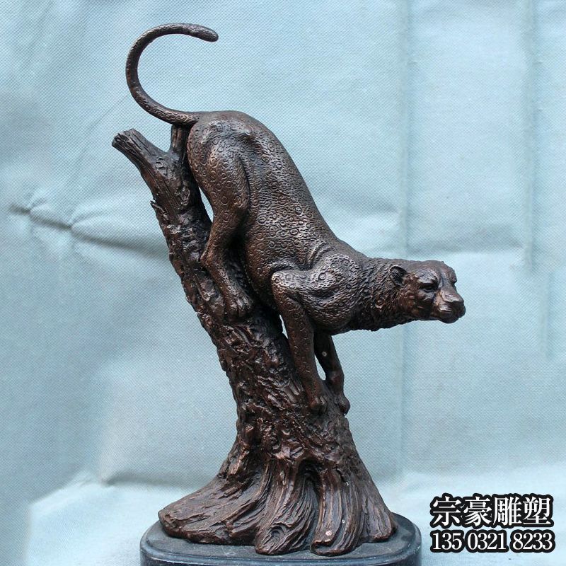 下山豹子铜雕摆件