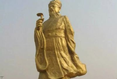 中国古代名医李时珍铸铜漆金雕像