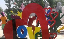 LOVE不锈钢文字雕塑的加工与费用